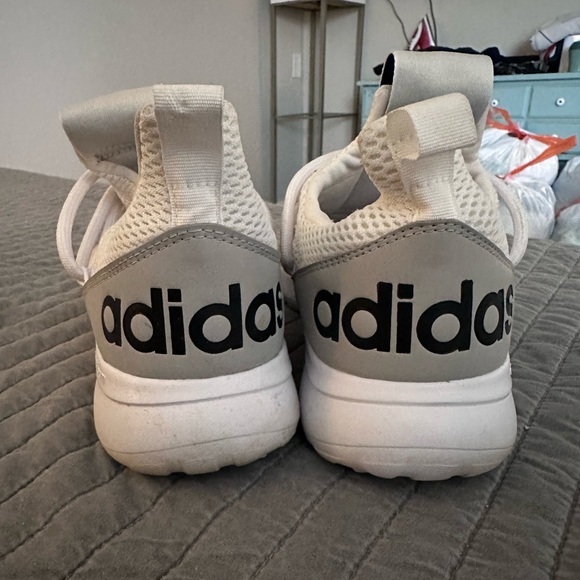 Men’s adidas clouds - Picture 2 of 4